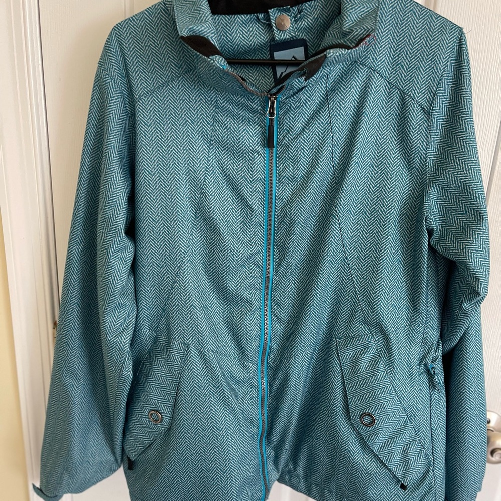 Iceberg lightweight coat/rain jacket
